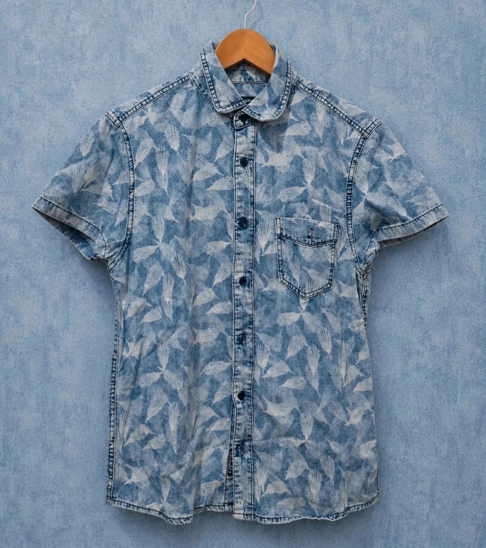 Camisa viral vaquera de manga corta Bershka con talla S – photo 3